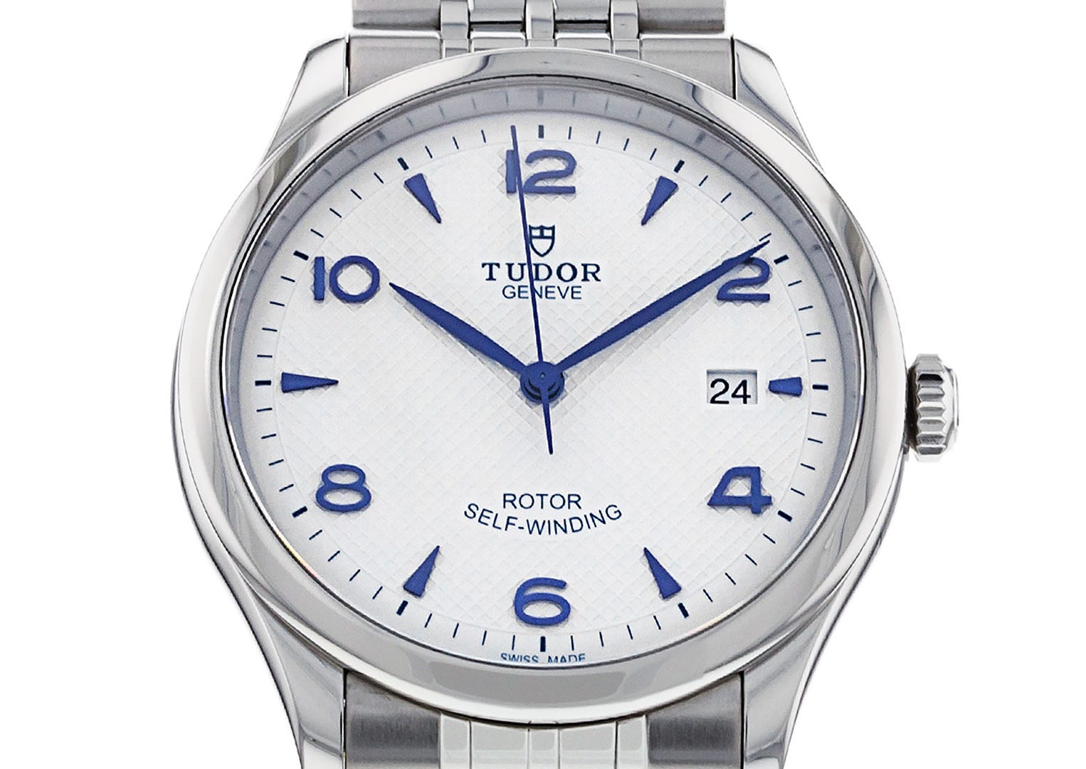 The textured opaline dial on the 1926 model suggests more than an entry-level watch